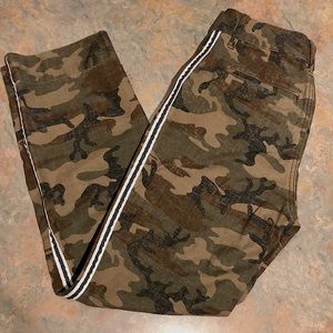 Abercrombie & Fitch Camo Pants Women’s Size 24/00